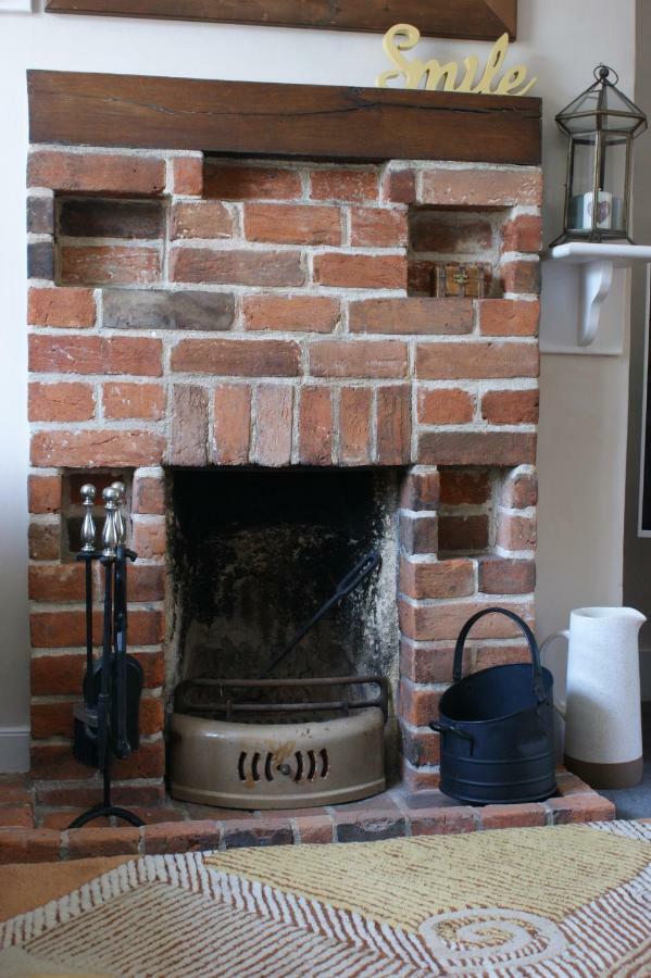 Wayside Cottage Saint Osyth Exterior photo